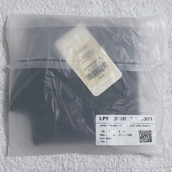 Black Fabletics Athleisure Set - Picture 3 of 15